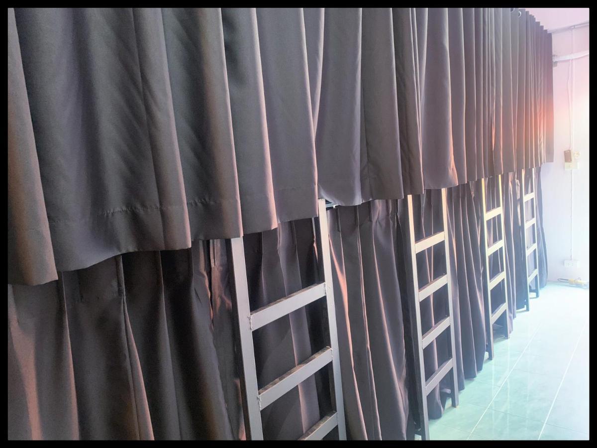 האד רין The Black Sheep Hostel מראה חיצוני תמונה